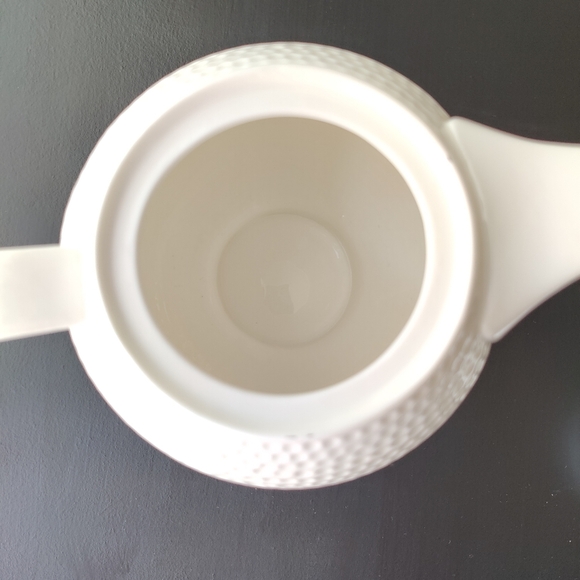 McIntosh china | porcelain | Golf ⛳ ball shaped Teapot 🫖 - Picture 3 of 13